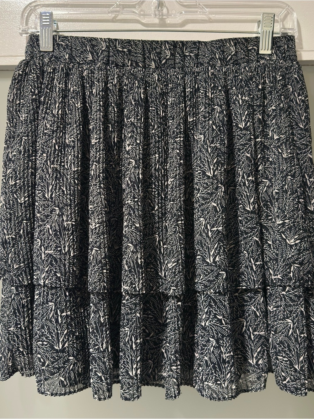 Chelsea28 B&W Abstract Print Micro-Pleated Skirt Size XS classic minimalist